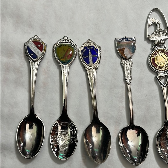Silver vintage Collectible Souvenir Spoons Set - Picture 2 of 4